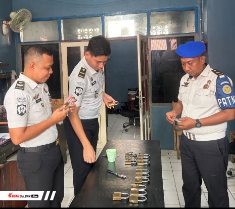 Rutan Mamuju Cek Gembok 100 Kamar Hunian, Antisipasi Kerusakan Sarana Pengamanan
