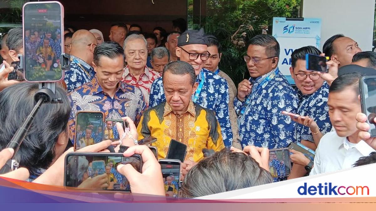 Harga Minyak Dunia Turun, Bahlil Jelaskan BBM RI Butuh 2 Minggu Menyesuaikan