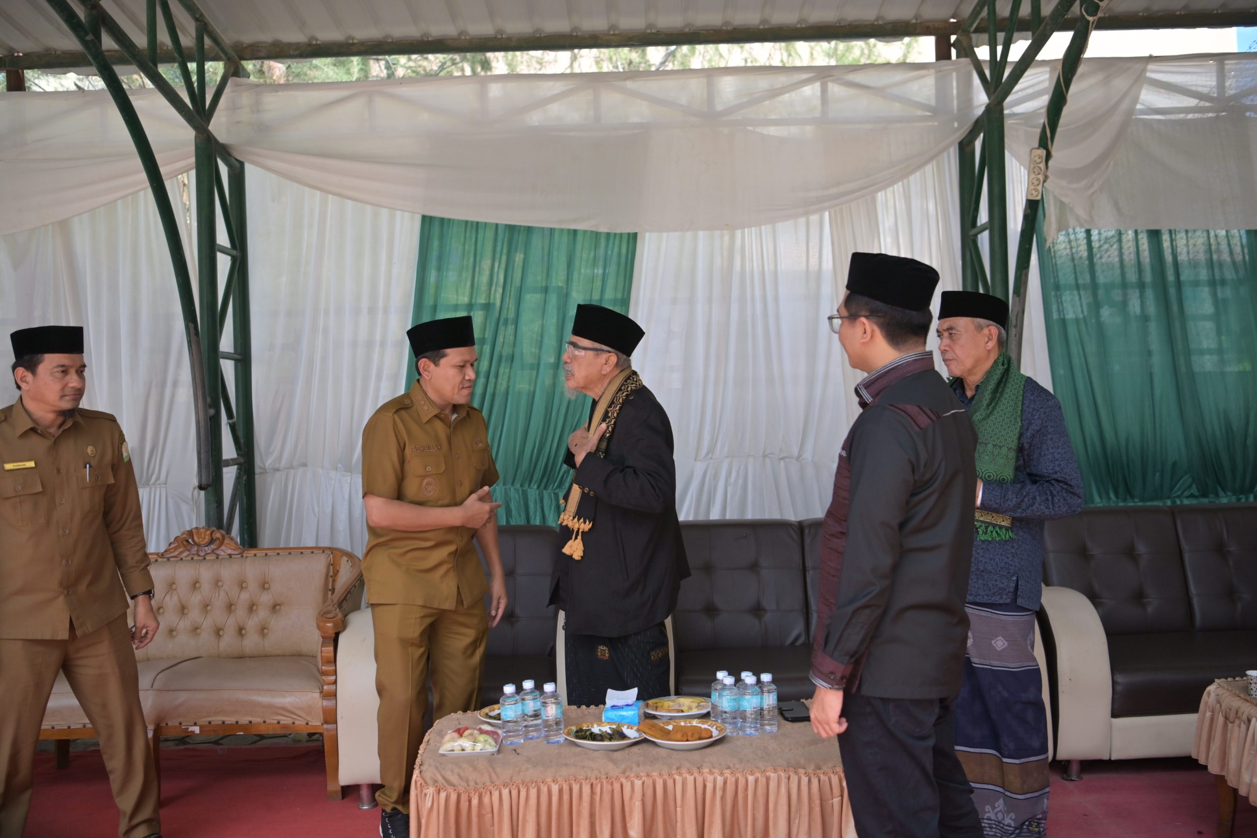 Wagub Aceh Dek Fadh Hadiri Maulid di Dayah Terpadu Inshafuddin Banda Aceh