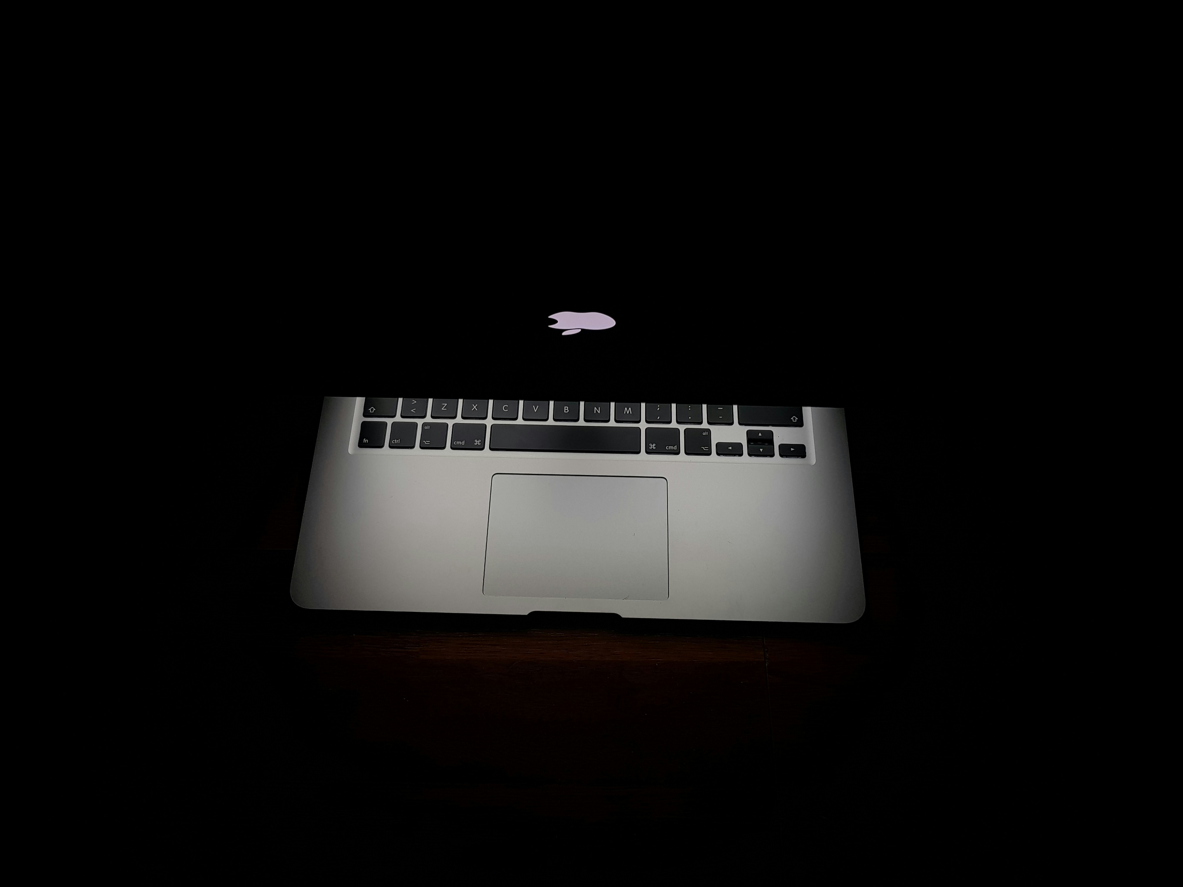 Apple Siap Rilis MacBook Layar Sentuh Pertama 27 Oktober 2026