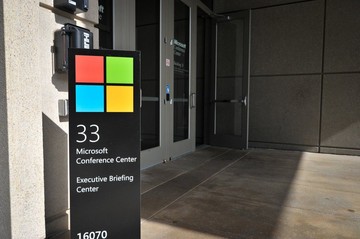 Microsoft Ditangguhkan dari Program Green Card, Vance Sebut Ganti 6.000 Pekerja AS
