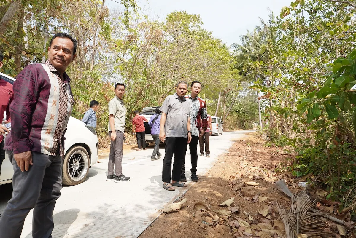 Bupati Jepara Janjikan Klinik Jalan untuk 3,5 Km Rusak Berat di Kemujan Karimunjawa