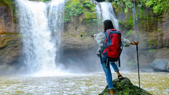6 Sandal Gunung untuk Hiking ke Curug, Ada Diskon sampai 52%