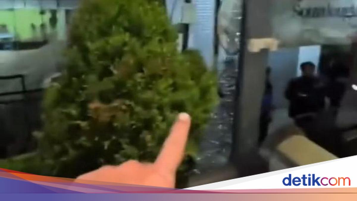 Bus Rombongan Persib U-18 Diserang di Rest Area Tol Batang, Kaca Pecah dan Satu Official Luka