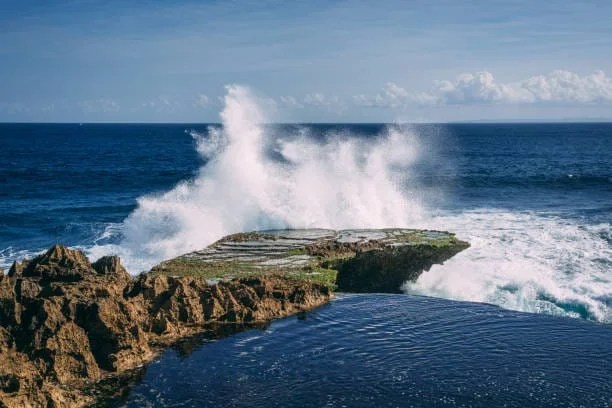 BMKG Peringatkan Gelombang 4-6 Meter di Selat Lombok Selatan, Cuaca Bali 12 Oktober 2026 Dominan Cerah