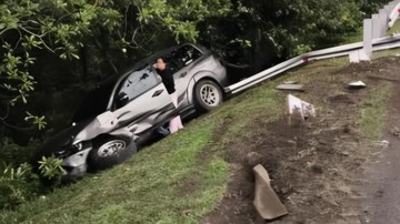 Pajero Sport Tabrak Guardrail Tol Jagorawi, Sopir Diduga Mengantuk
