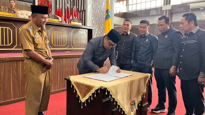 DPRD Kotabaru Sahkan Perda Kawasan Tanpa Rokok dan Tata Kelola BUMD
