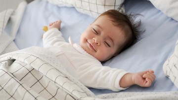 Bayi Tersenyum saat Tidur: Penyebab dan Kapan Perlu Diwaspadai