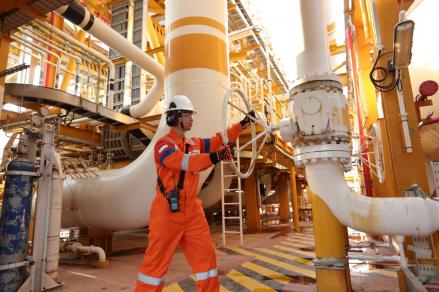 Pertamina Akuisisi Saham Eni di 3 WK Migas Kalimantan Timur
