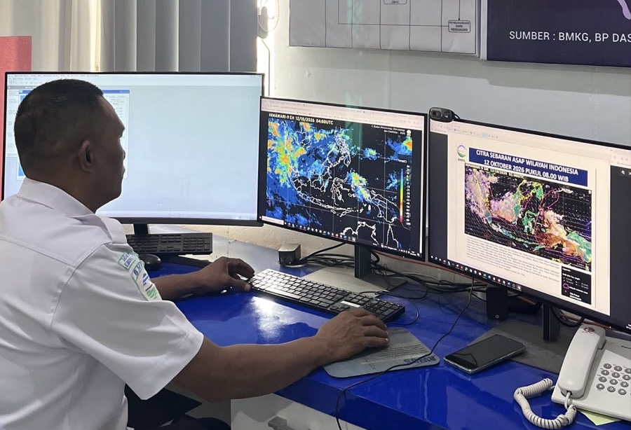 BMKG Ternate Sebut Kabut Asap dari Karhutla Halmahera Ganggu Penerbangan, Warga Diminta Pakai Masker