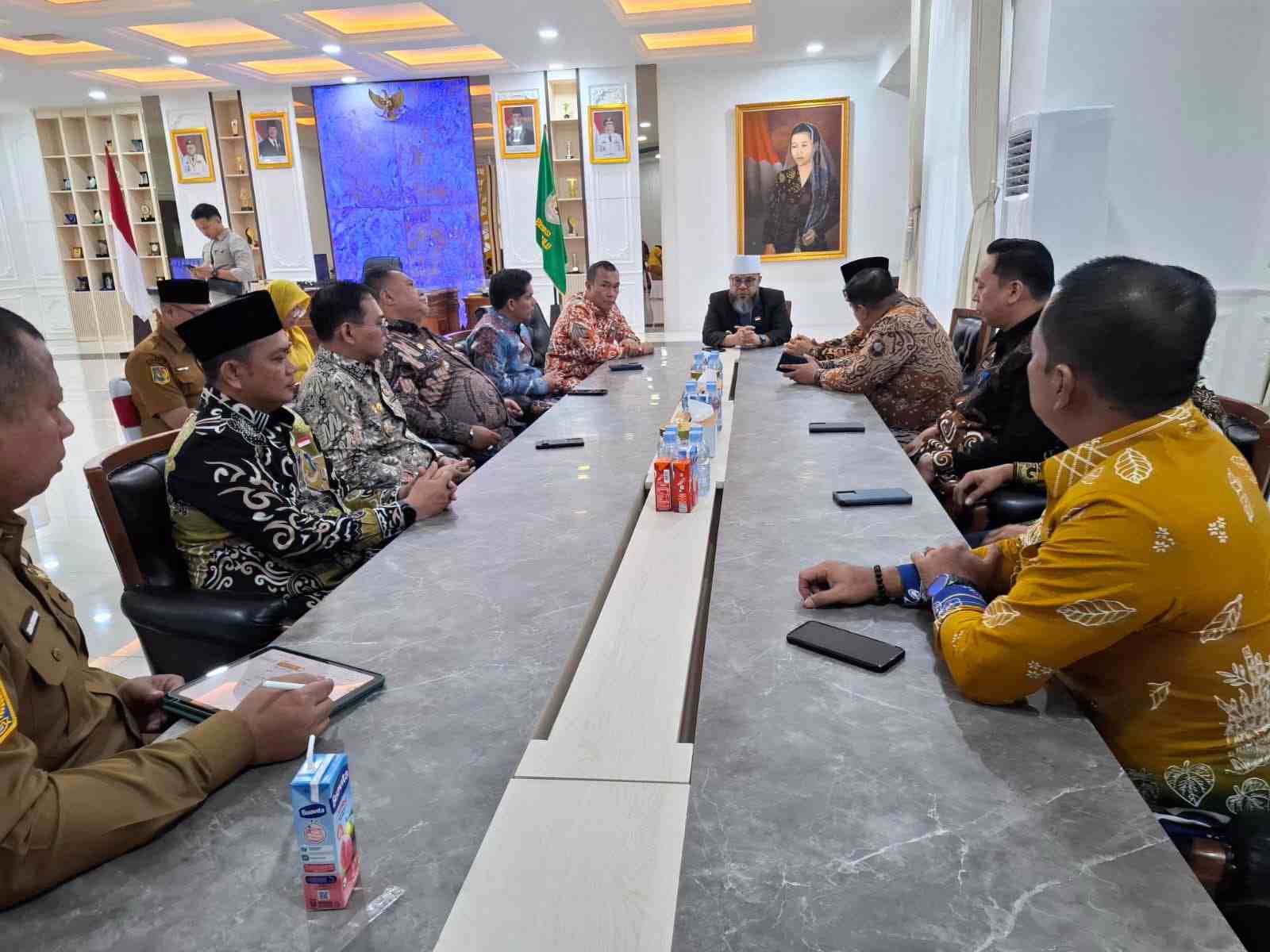 Gubernur Bengkulu Helmi Hasan Kumpulkan 10 Kepala Daerah Bahas Mitigasi Bencana dan Program Bantu Rakyat