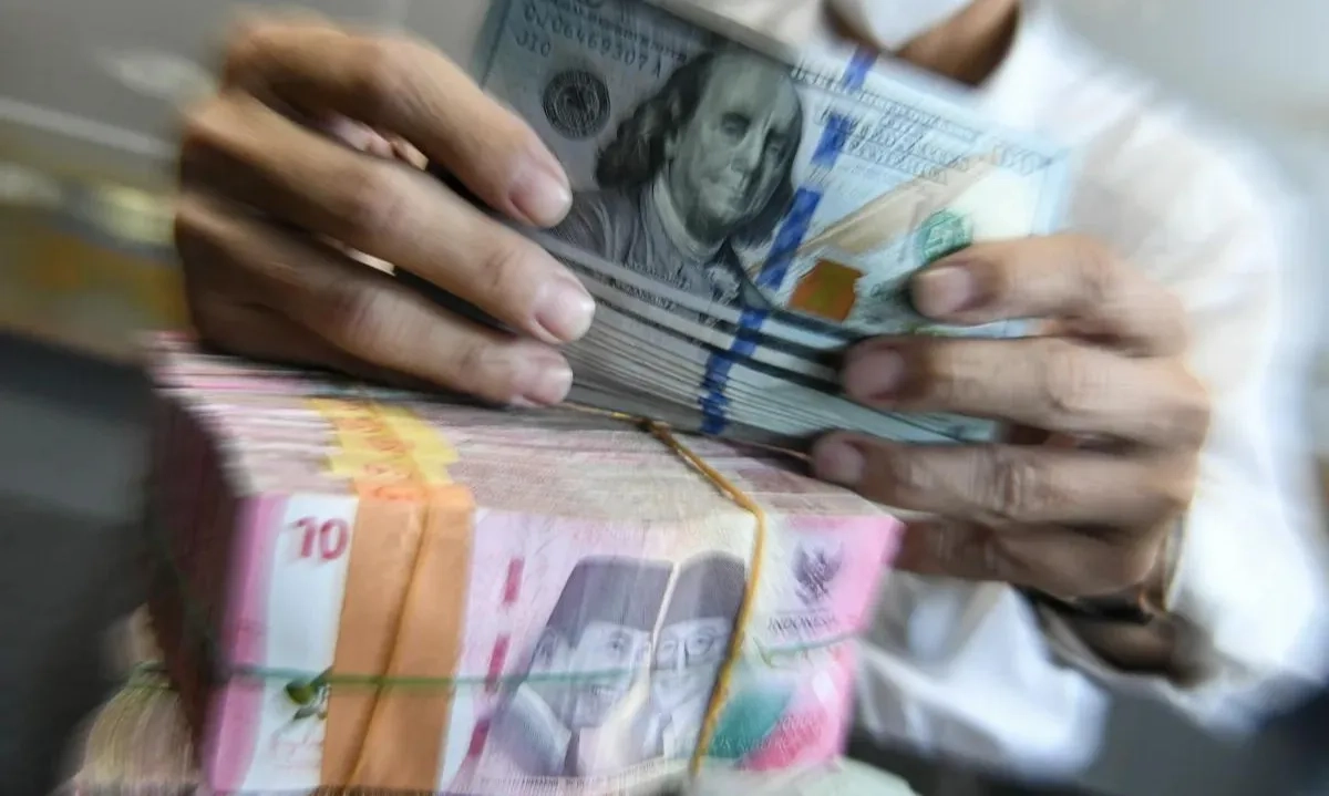 Rupiah Dibuka Menguat Tipis ke Rp17.894, Diproyeksi Bergerak di Rp17.870-Rp17.900