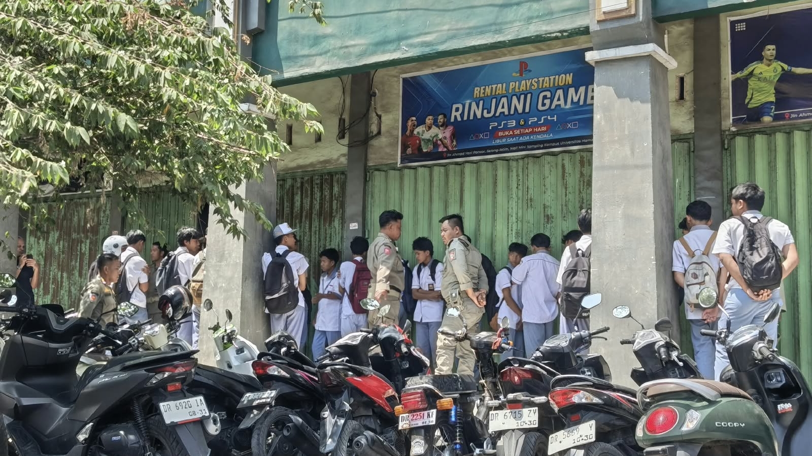 Satpol PP Lombok Timur Amankan 23 Siswa SMA dan SMK Bolos Sekolah, Mayoritas Kepergok Main PlayStation di Rental