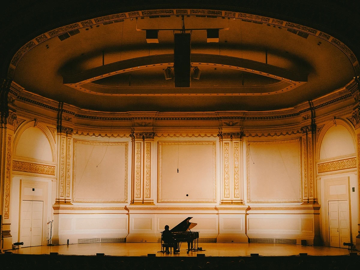 Paul Thomas Anderson Rilis Film Konser Cameron Winter At Carnegie Hall