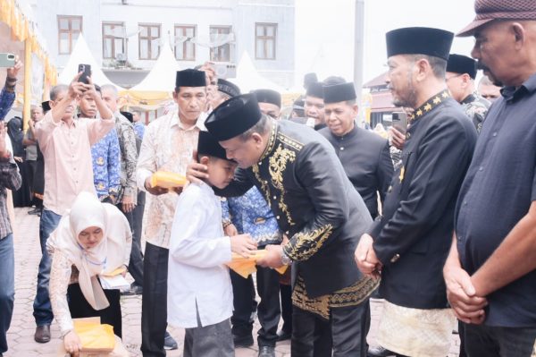 Bupati Bireuen Santuni 200 Anak Yatim dari 17 Kecamatan di Peringatan Maulid dan HUT ke-27
