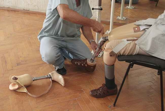 Warga Renon Denpasar Ikut Program Kaki Palsu Gratis, Nyoman Ingin Kembali Mandiri