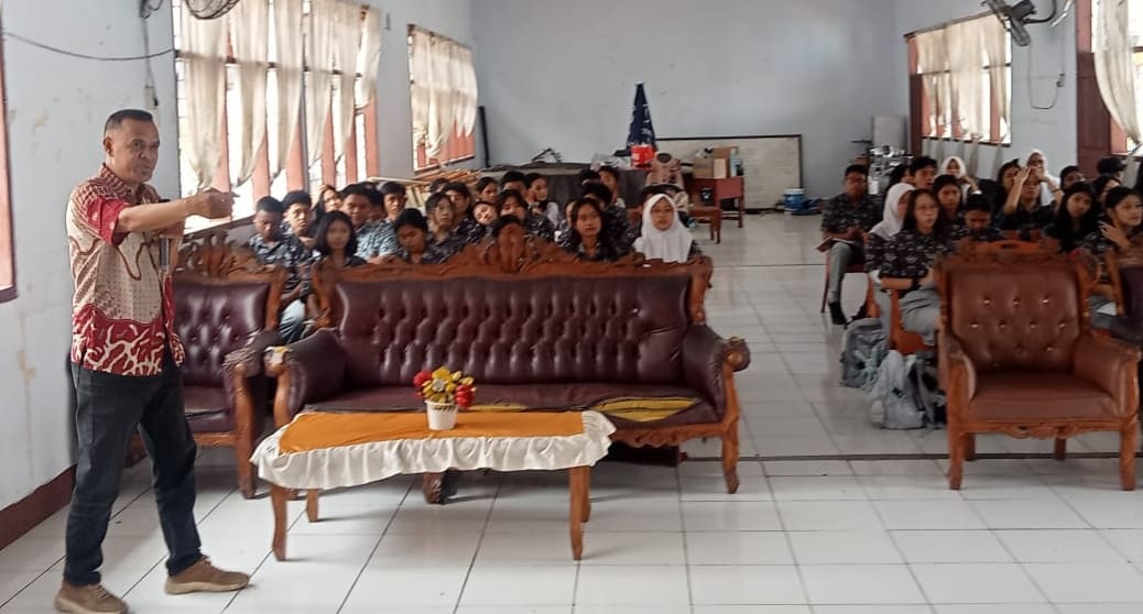 52 Siswa SMAN 2 Bitung Ikuti Pelatihan Jurnalistik, Diajari Wawancara hingga Lawan Hoaks
