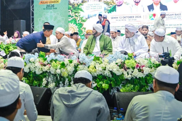 Gubernur NTB Lalu Muhamad Iqbal Ajak Warga Perbanyak Istighfar dan Selawat di Safari Sholawat Islamic Center Mataram