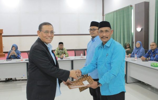 Mantan Pj Bupati Bireuen Jalaluddin Dilantik Jadi Wakil Rektor III UNIKI, Azhari Isi Posisi Wakil Rektor I