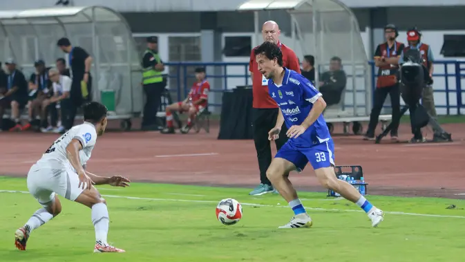 Thom Haye Soroti Jadwal Padat dan Keterbatasan Fasilitas Persib Jelang Lawan Cong Vittel