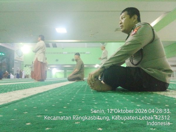 Polsek Rangkasbitung Gelar Sholat Jumat Keliling di Masjid Agung Al-A'Raaf, Pererat Silaturahmi dengan Tokoh Agama Lebak