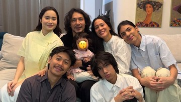 Abimana Aryasatya dan Inong Ayu Bagikan Momen Kebersamaan dengan 5 Anak
