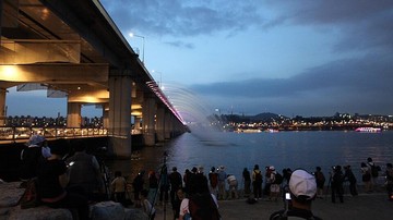 Seoul Perketat Keamanan Sungai Han Usai Aksi Lompat dari Jembatan Banpo