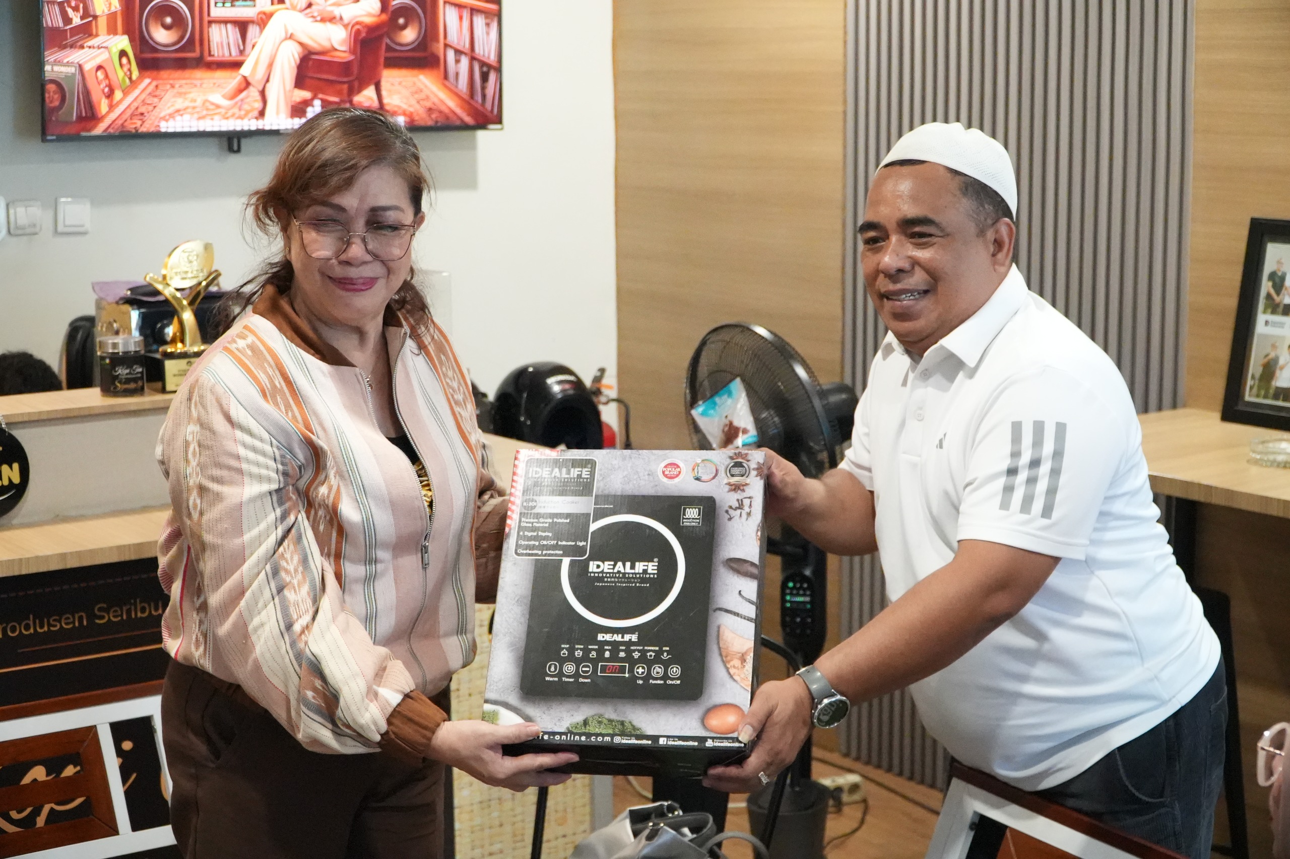 Ketua TP PKK Maluku Dorong Kopi Tuni Binaan PLN UIW MMU Jadi Ikon Daerah
