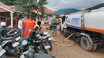 BNI Salurkan Air Bersih dan Sembako untuk 672 Pengungsi Banjir Padang