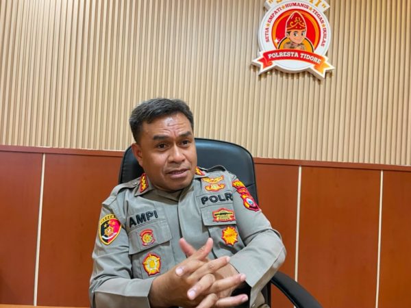 Kapolresta Tidore Imbau Warga Pakai Masker Saat Aktivitas Luar Ruangan Buntut Asap Karhutla