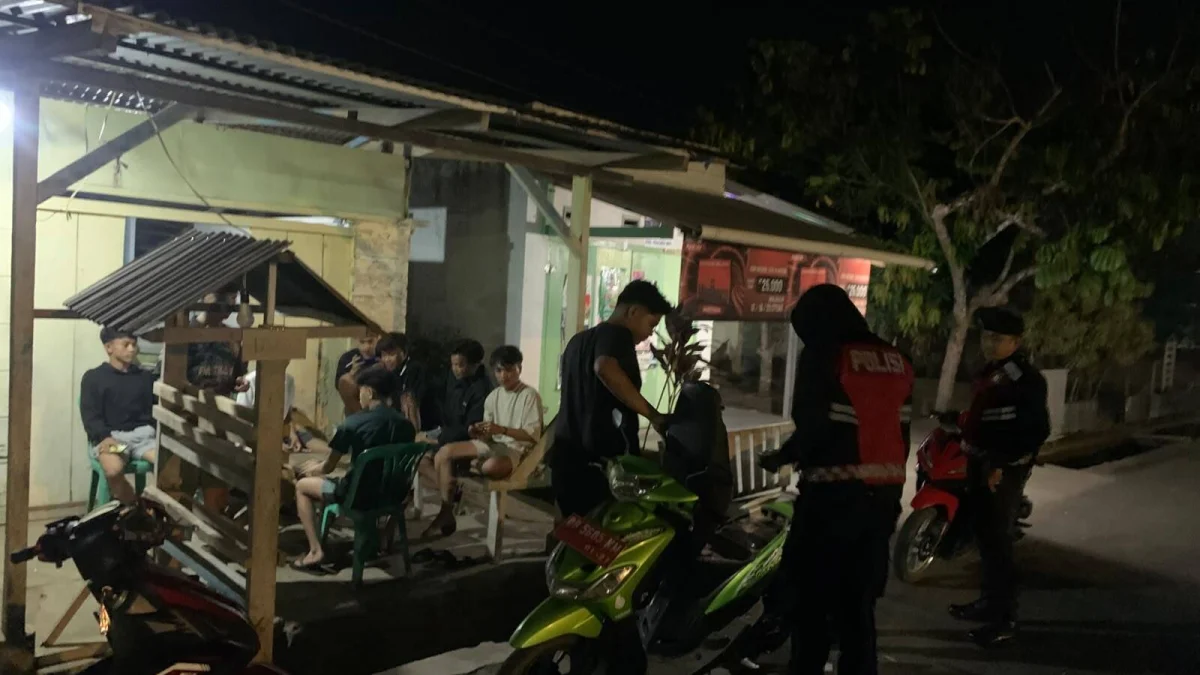 Tim Pantera Presisi Polres Kotamobagu Patroli Malam di Desa Tabang, Bubarkan Kerumunan Anak Muda