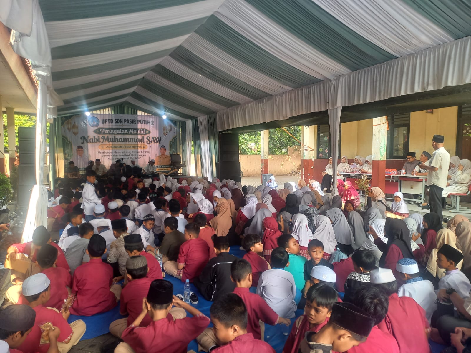 Ratusan Siswa SDN Pasir Putih 02 Depok Ikuti Maulid Nabi, Hadirkan Ustadz Darmawan Syah