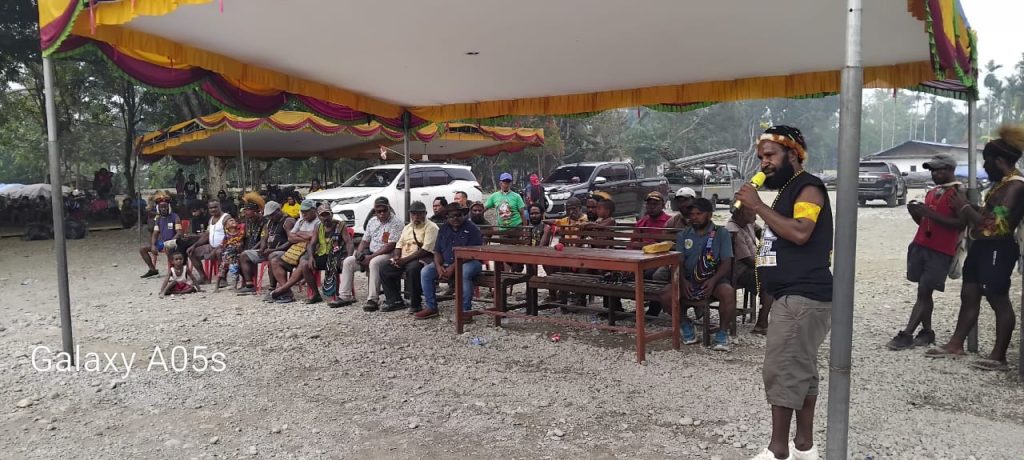 Panitia Peresmian Gereja KINGMI Sinai Mimika Terima Bantuan Rp 50 Juta dan 9 Ekor Babi