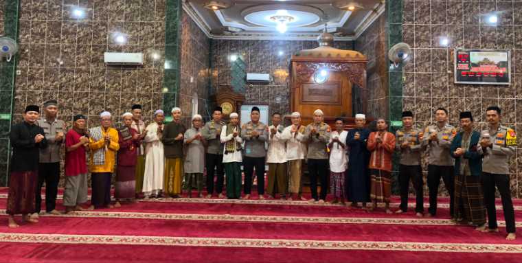 Kapolres Mempawah Subuh Keliling ke Masjid Nikmatullah Sungai Pinyuh, Warga Bisa Sampaikan Aspirasi Keamanan