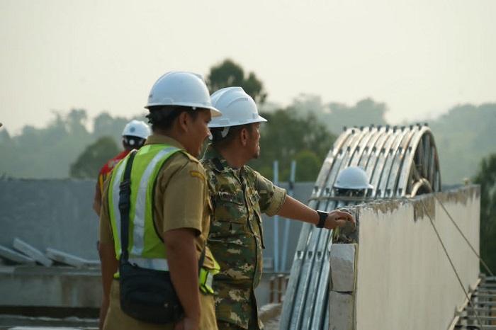 Bupati Luwu Timur Tinjau Proyek MPP dan Lapangan Pendidikan, Tekankan Kualitas Sesuai DED
