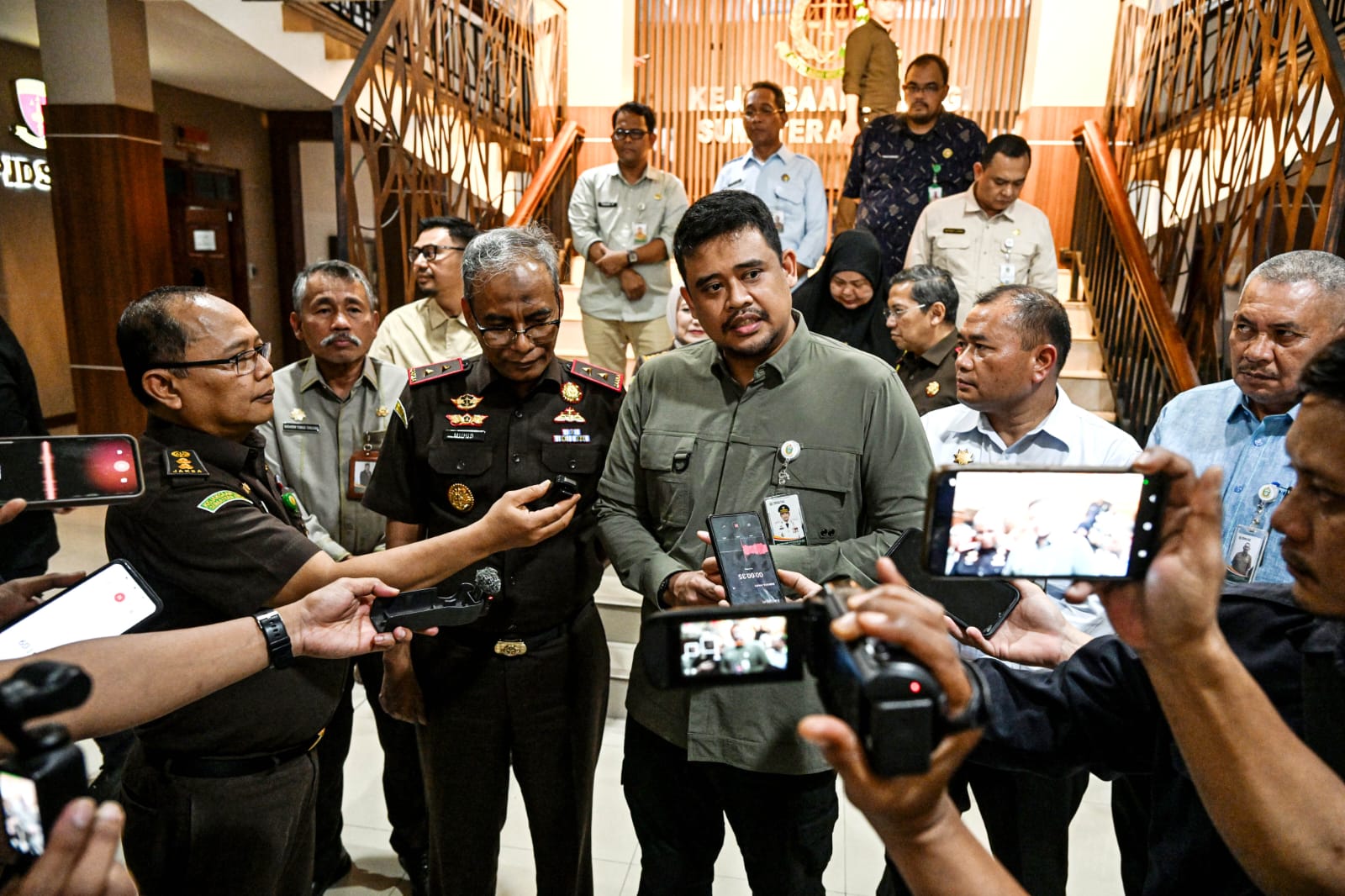 Gubernur Bobby Nasution Evaluasi Pembangunan Sumut 2026 dan Matangkan Rencana 2027 di Kantor Kejati Medan