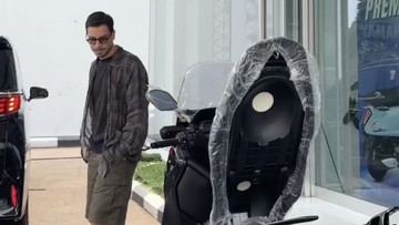 Thom Haye Resmi Jadi Rider Yamaha XMAX Connected, Pilih Warna Metallic Black