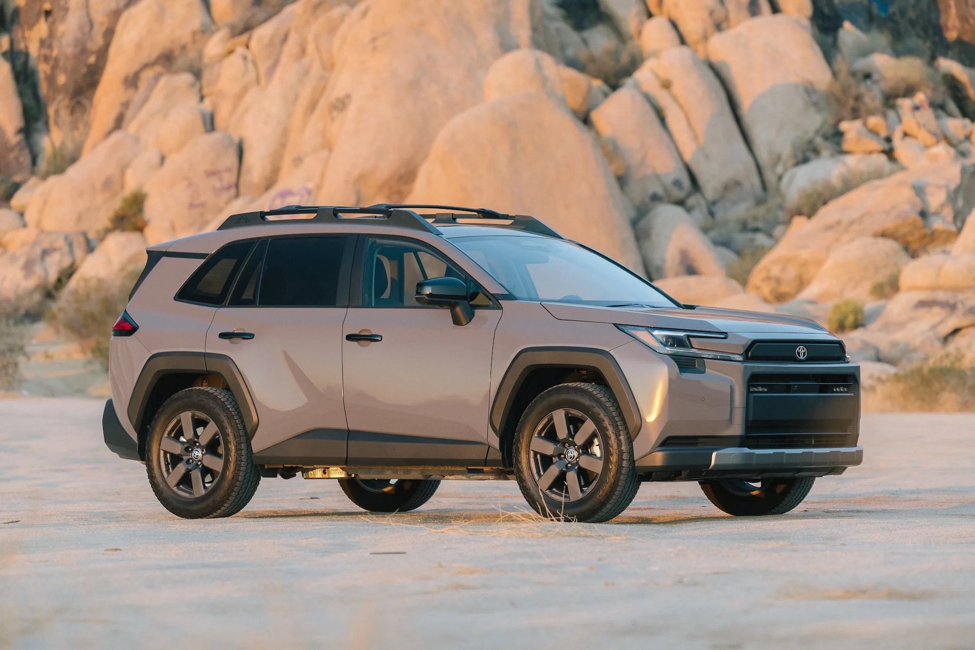 Test Drive Toyota RAV4 Woodland PHEV 2026: Tampang Off-Road, Jantung Listriknya Nyata