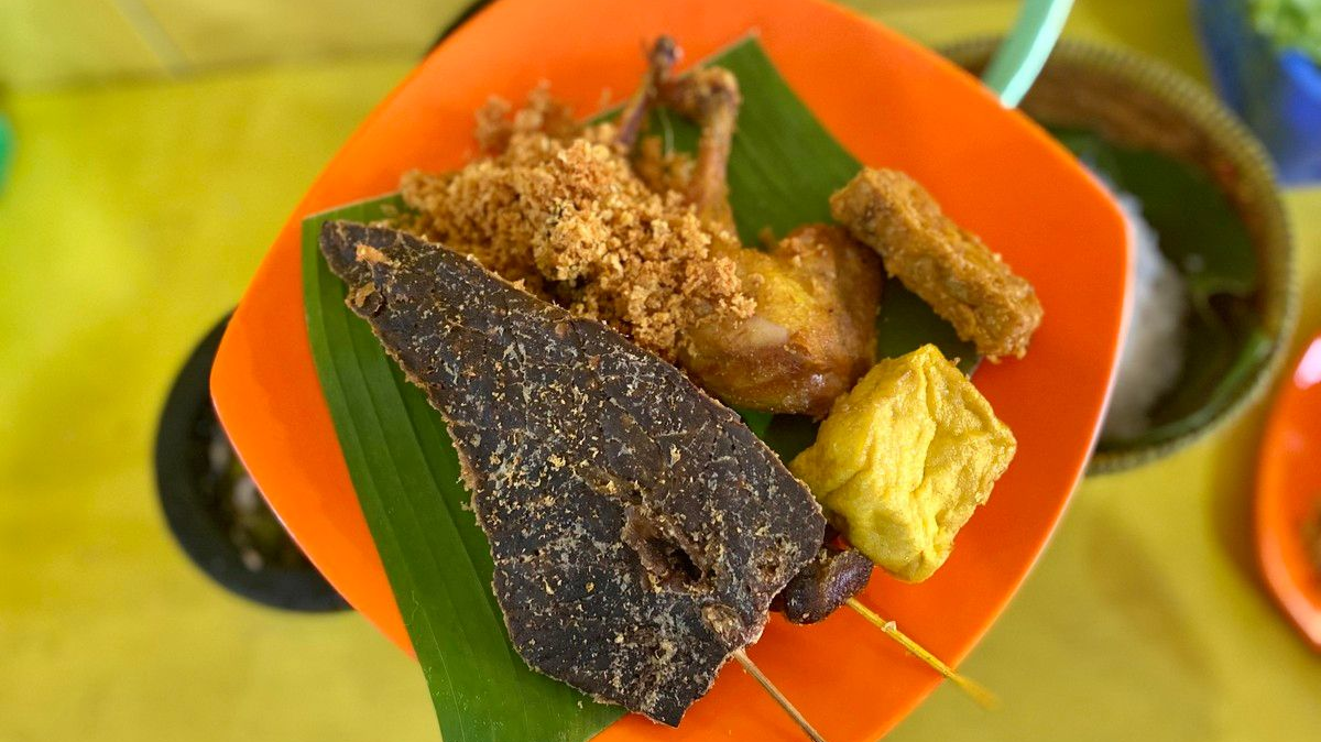 5 Kuliner Legendaris di Sekitar Stasiun Tanah Abang