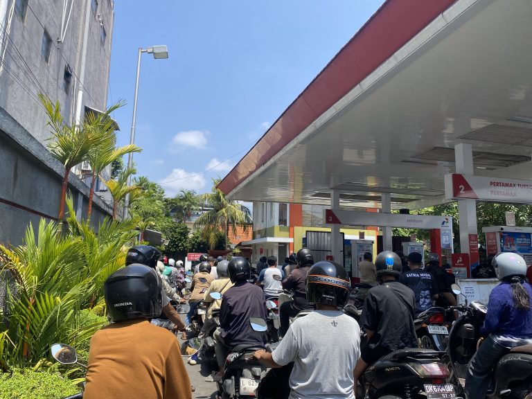 Kelangkaan BBM di Bali Masuk Hari Ketiga, Nyoman Parta Usul ASN hingga Pelajar WFH dan Belajar Daring