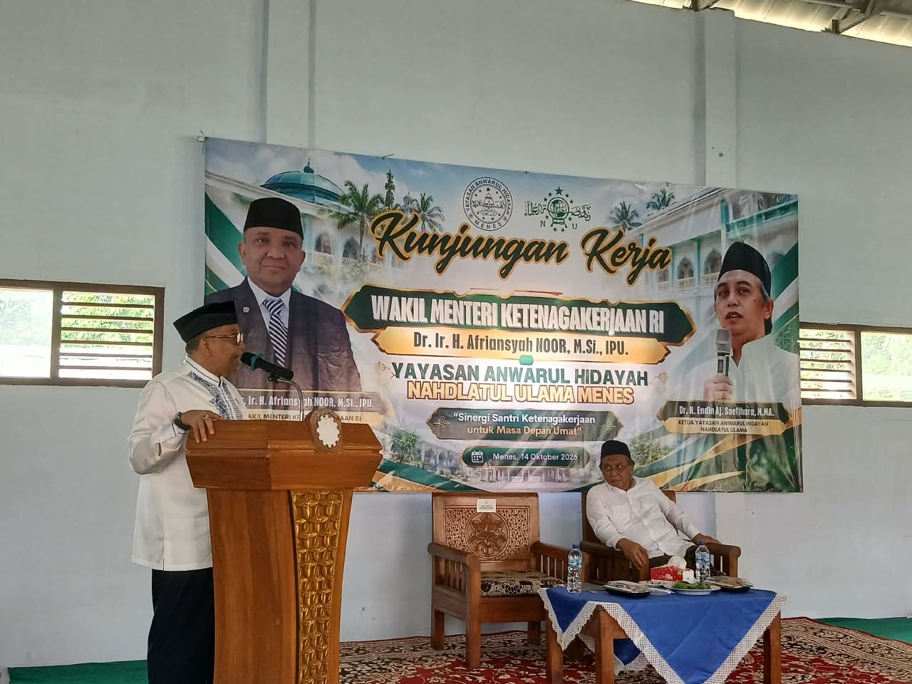 Wamenaker Afriansyah Noor Sambangi Yayasan Anwarul Hidayah Menes, Beasiswa Las Bawah Air untuk Lulusan Terbaik