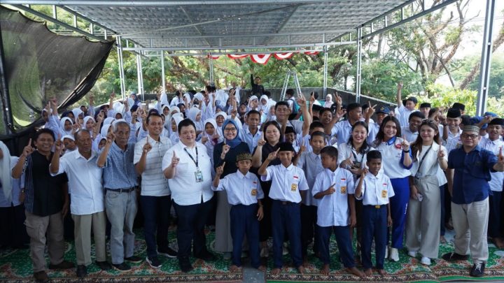 Astra Motor Sulsel Salurkan 70 Buku Bacaan dan Perlengkapan Sekolah ke MA Bhayangkara Nurul Qamar Makassar