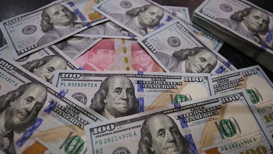Rupiah Tertahan di Pasar Spot, Minyak Tembus US$106 dan Fed Watch Naik