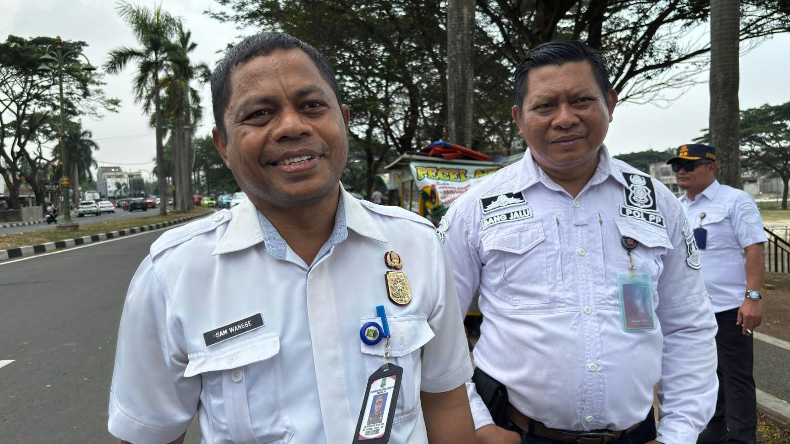 Satpol PP Cilegon Tertibkan PKL di Trotoar Bonakarta, Belakang DPRD hingga Depan Polres