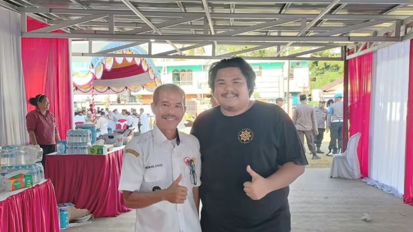 Mantan Kepala SDN 2 Tumbang Jutuh Terharu, Murid Kurus Kini Jadi Polisi di Polres Gunung Mas