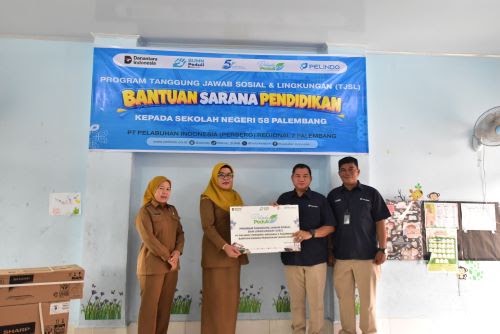 Pelindo Regional 2 Palembang Beri 5 Laptop dan 2 Proyektor ke SDN 58