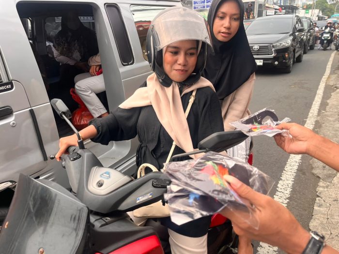 Perkumpulan Pakativa Maluku Utara Bagikan Masker Gratis di Bastiong Ternate, Soroti Kualitas Udara AQI 153