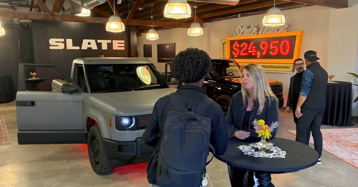 Slate Auto Buka Experience Center Pertama di Chicago, Pajang Pikap Listrik Termurah AS
