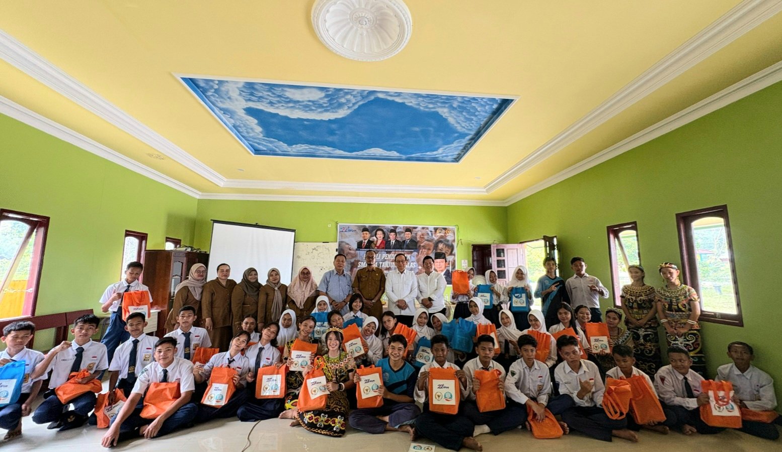 Anggota DPD RI Marthin Billa Sambangi SMPN 4 Tanjung Palas, Gaungkan Satu Aksi Sejuta Mimpi