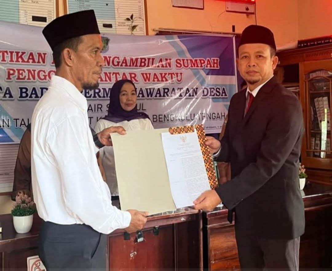 Anggota PAW BPD Air Sebakul Bengkulu Tengah Dilantik, Marhalim Ingatkan Tugas Kawal Aspirasi Warga